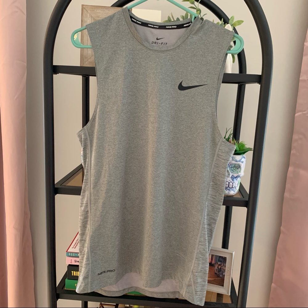 Nike Pro Men's Dri-FIT Slim Fit Sleeveless Training Top - Gray